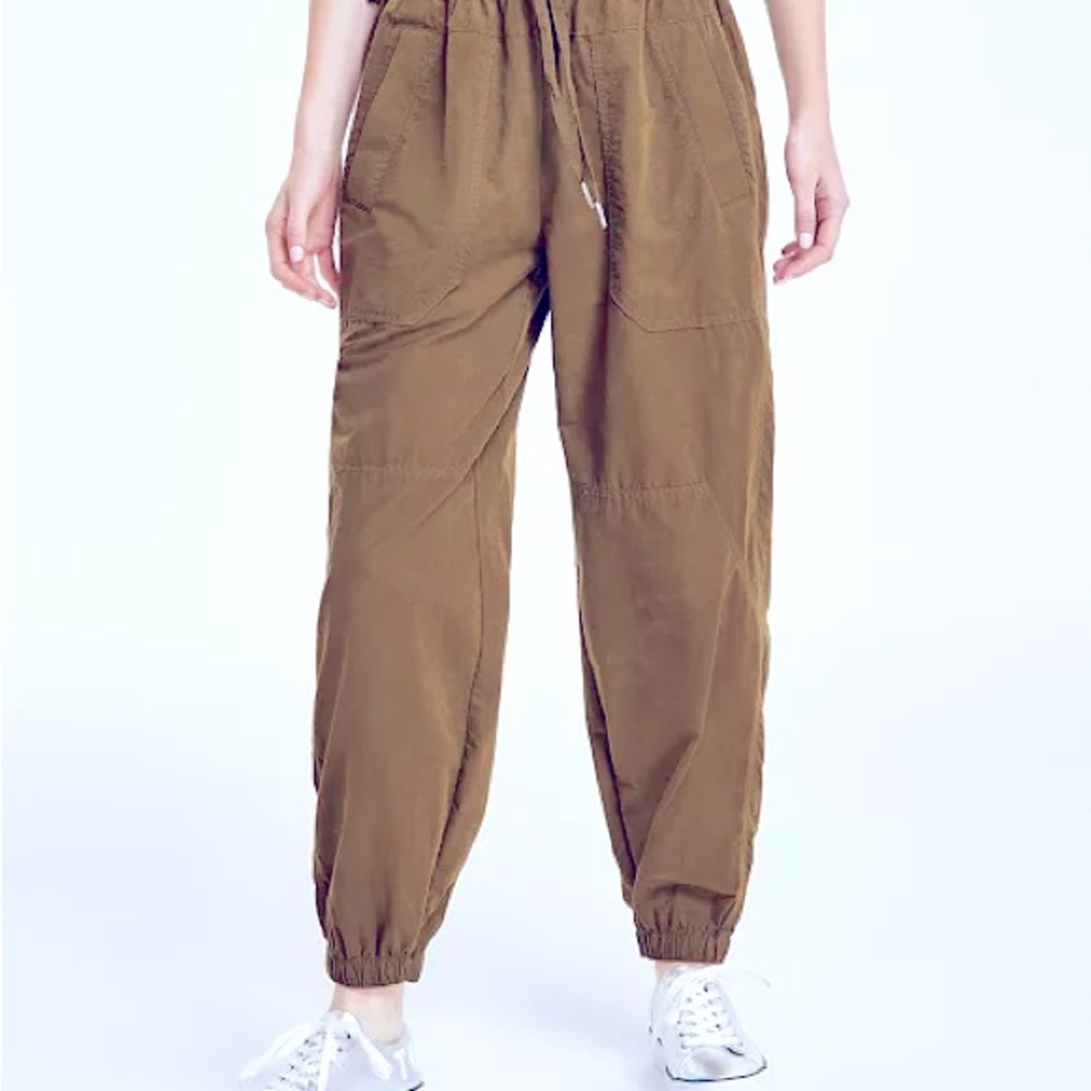 Women’s chino cargo jogger from Tommy Hilfiger